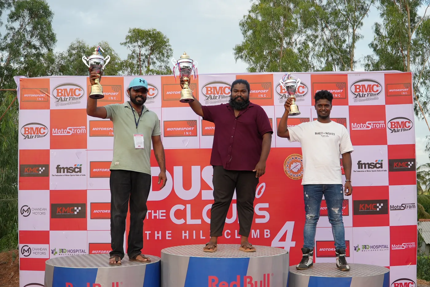 Class winners celebrating together at Dust to the Clouds 4